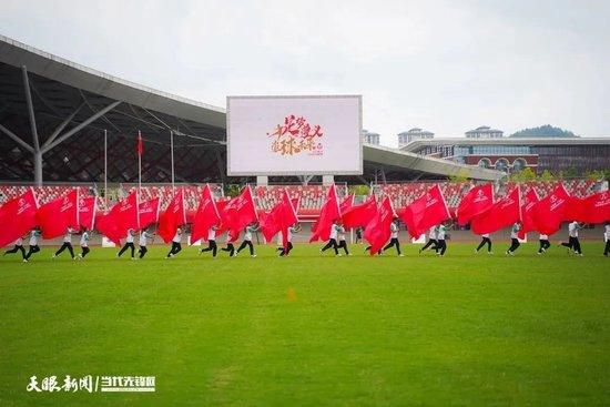 第95分钟，埃里克森任意球开到圈顶，B费凌空斩造成折射，特纳神扑救主。